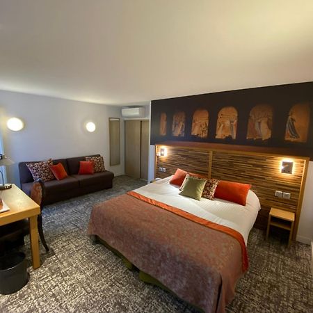 Logis - Le Christina Hotel Bourges Bagian luar foto