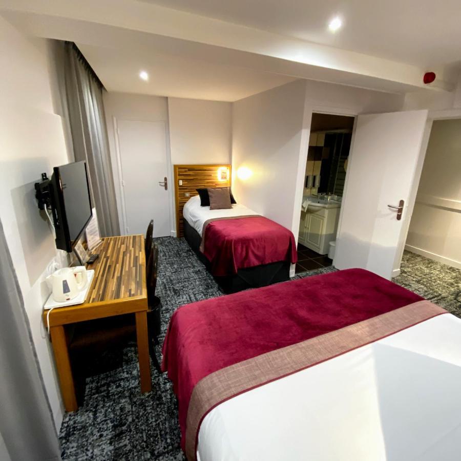 Logis - Le Christina Hotel Bourges Bagian luar foto