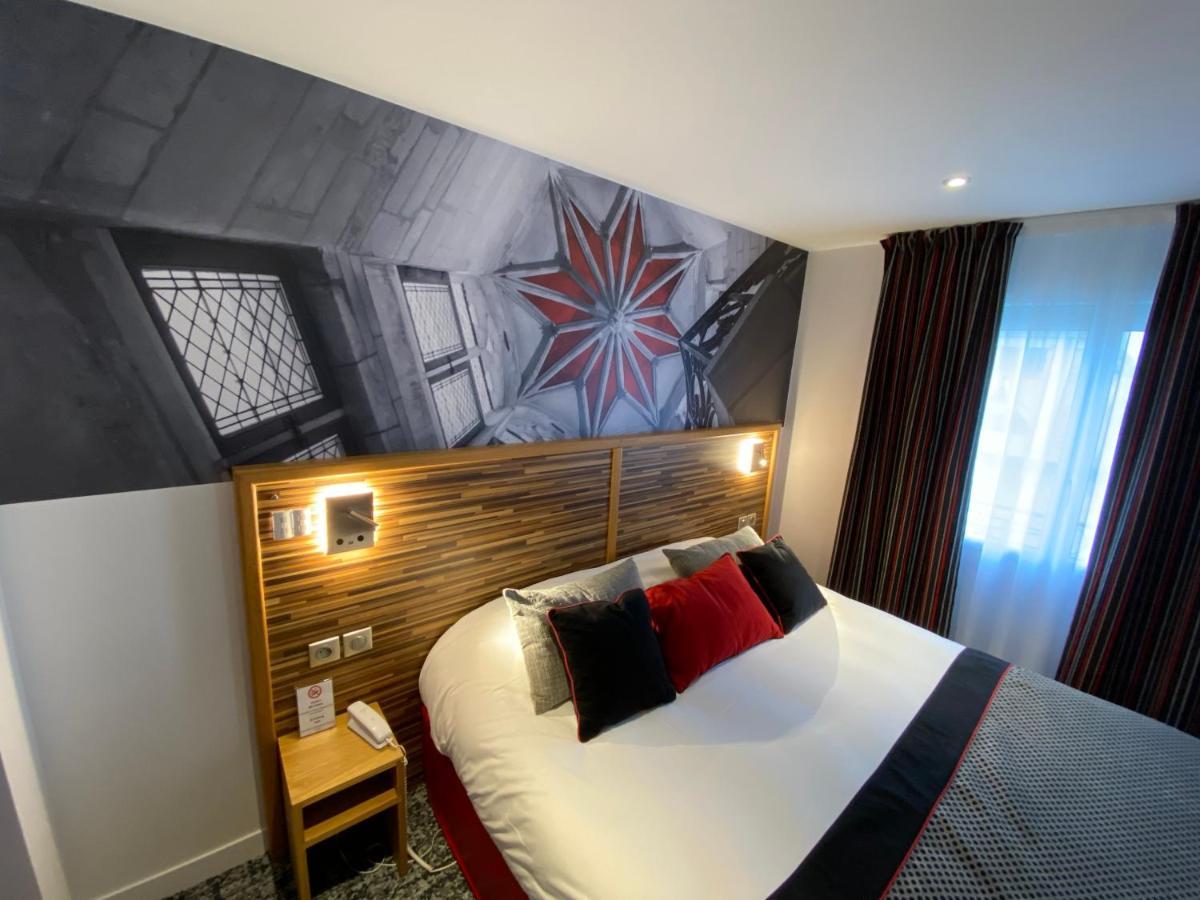 Logis - Le Christina Hotel Bourges Bagian luar foto
