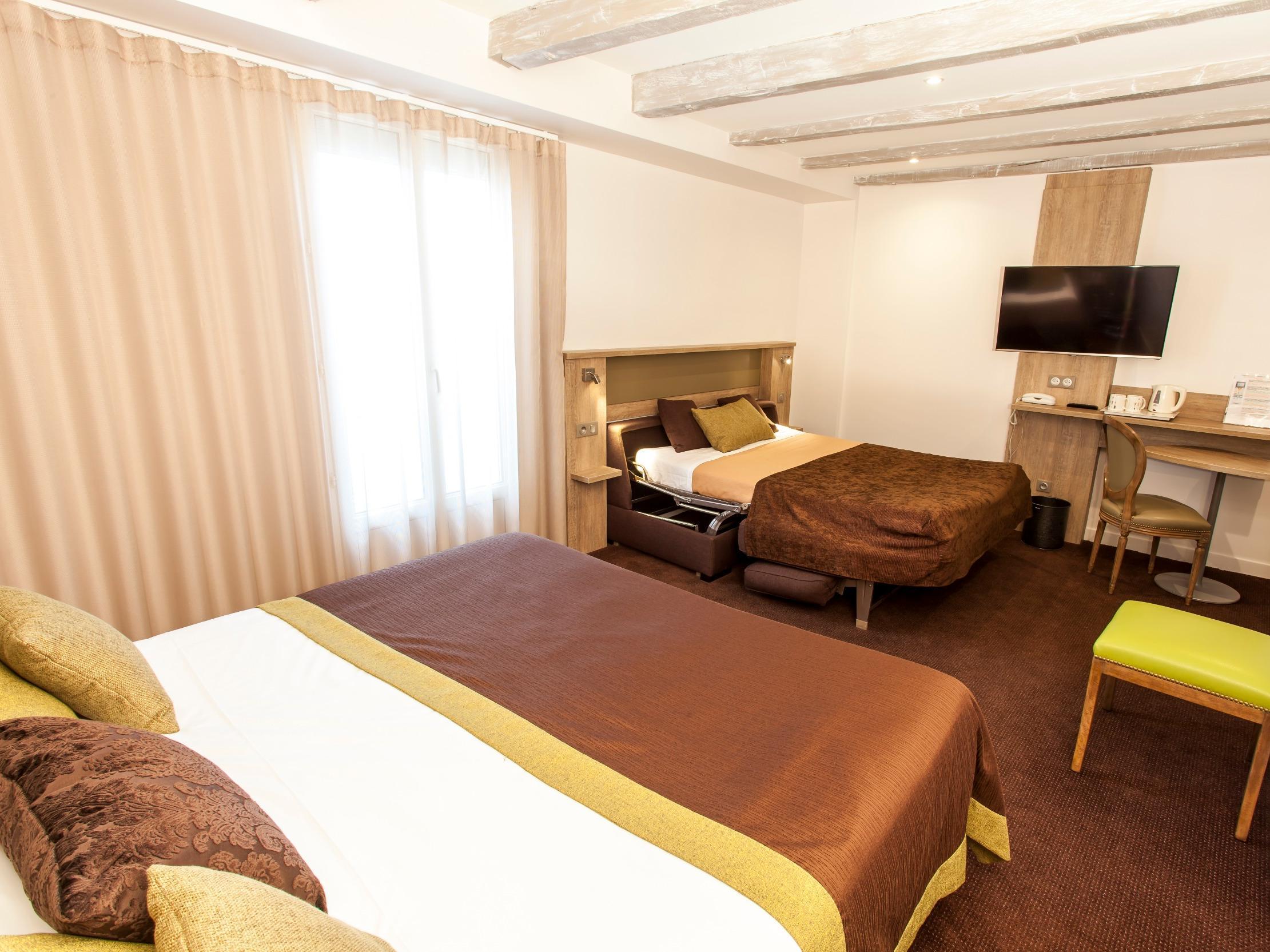 Logis - Le Christina Hotel Bourges Bagian luar foto