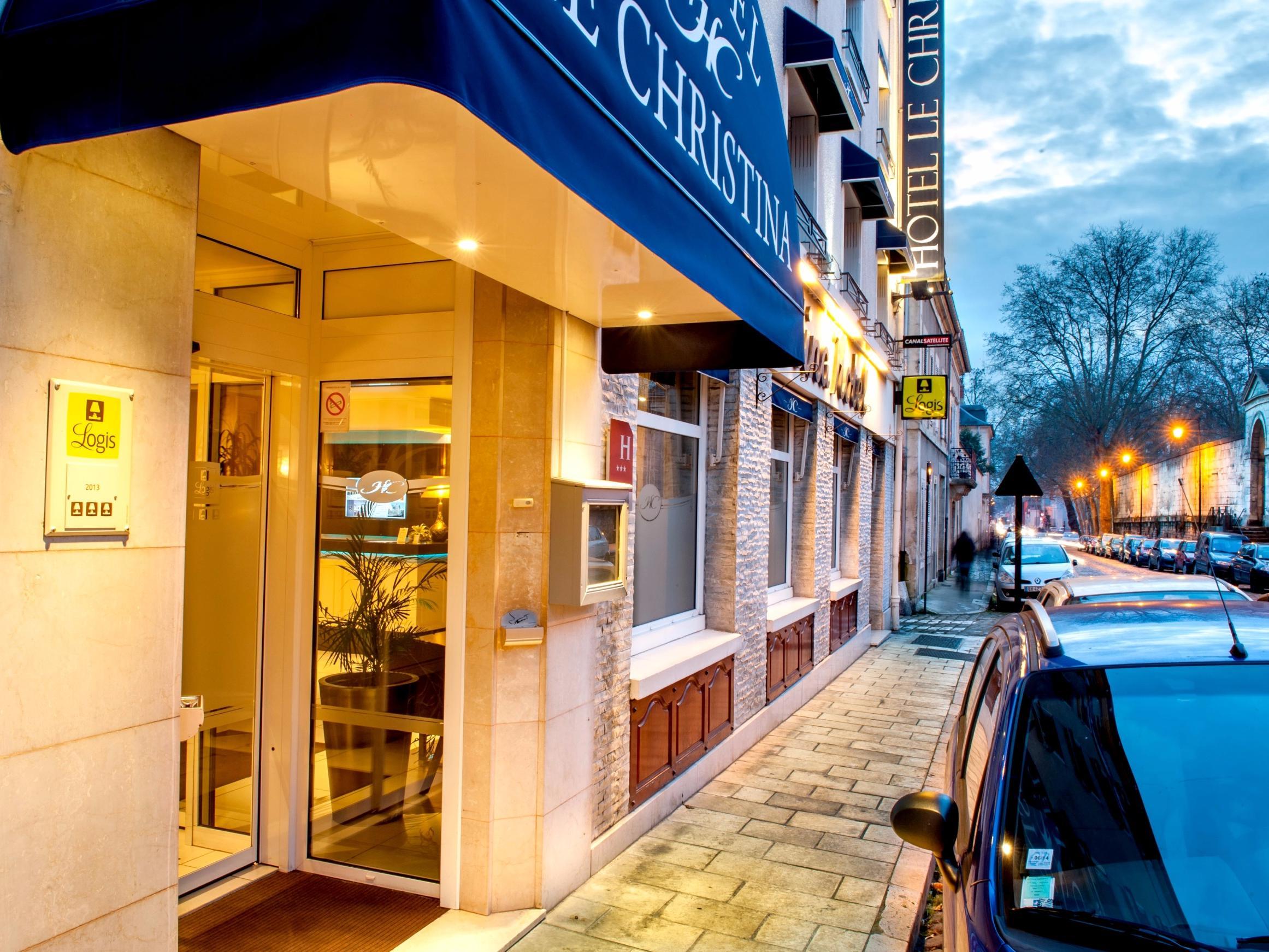 Logis - Le Christina Hotel Bourges Bagian luar foto