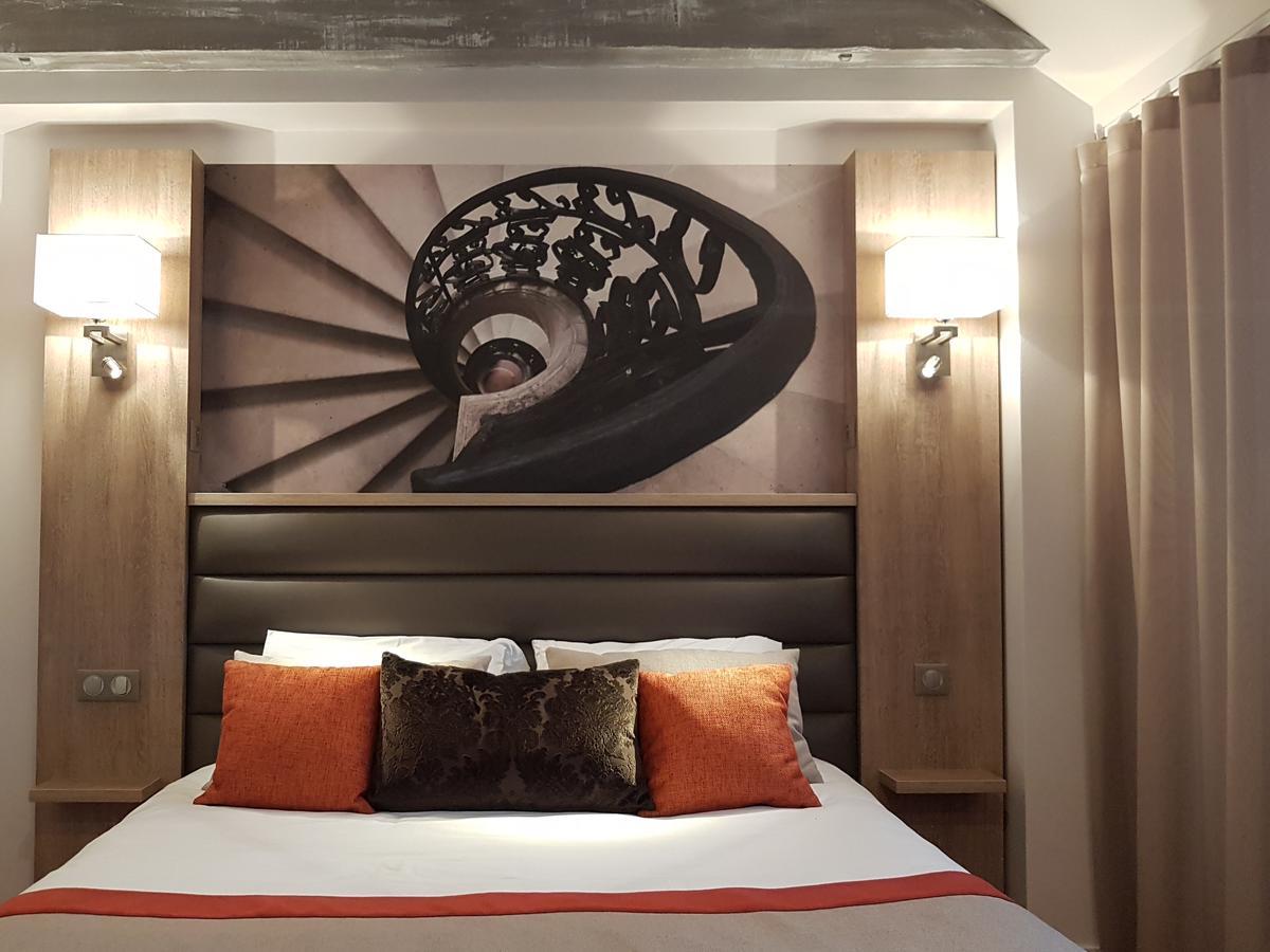 Logis - Le Christina Hotel Bourges Bagian luar foto