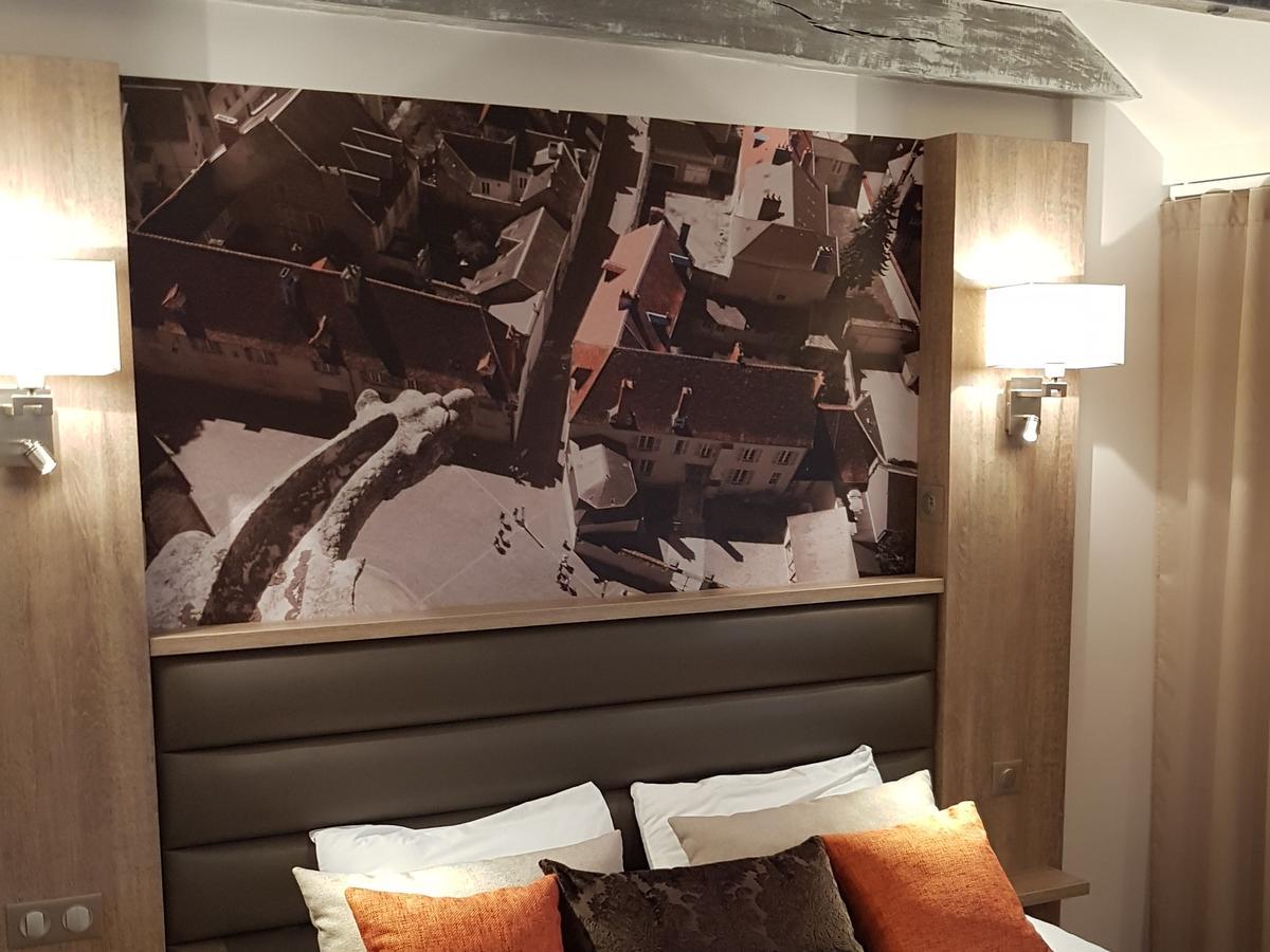 Logis - Le Christina Hotel Bourges Bagian luar foto