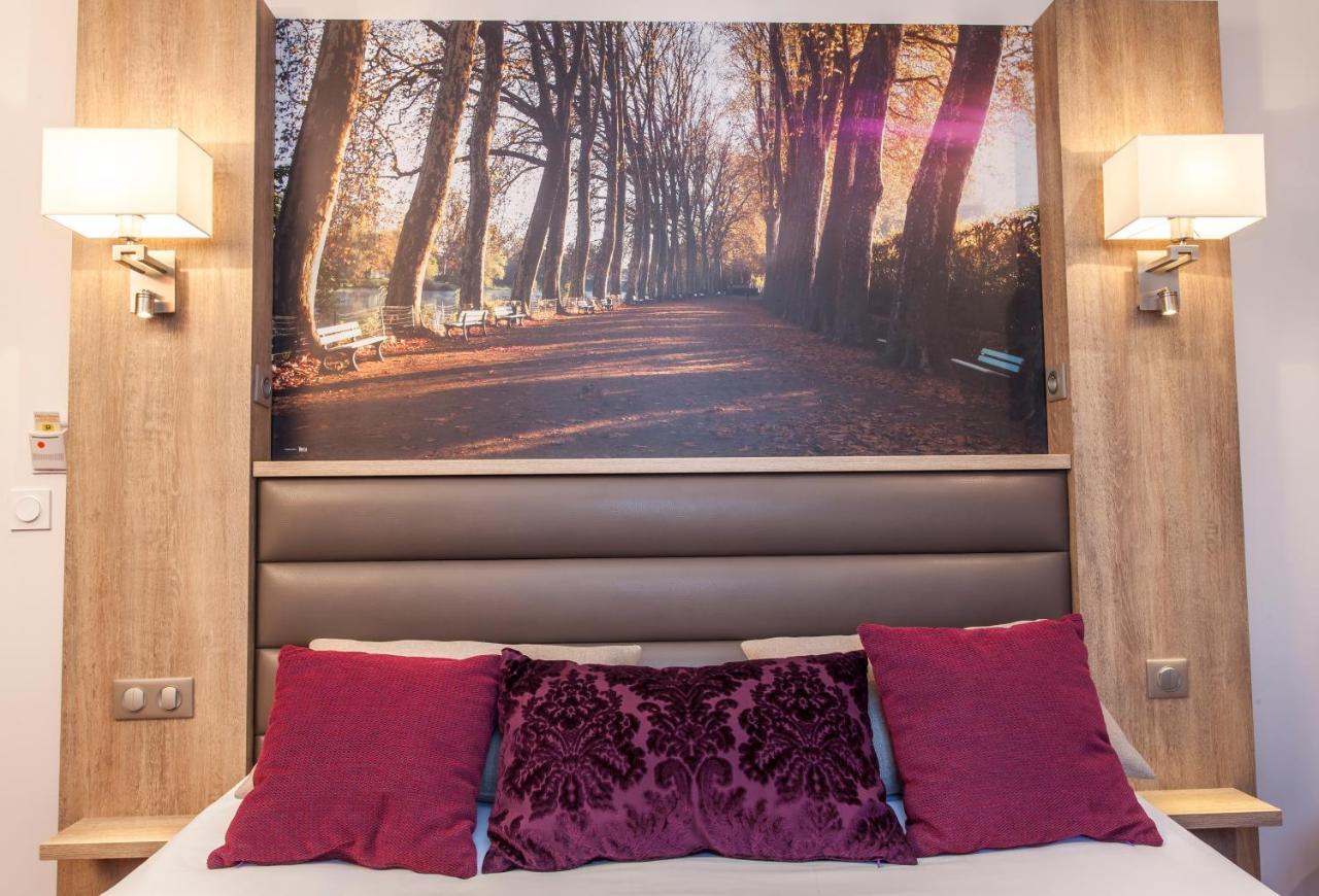 Logis - Le Christina Hotel Bourges Bagian luar foto
