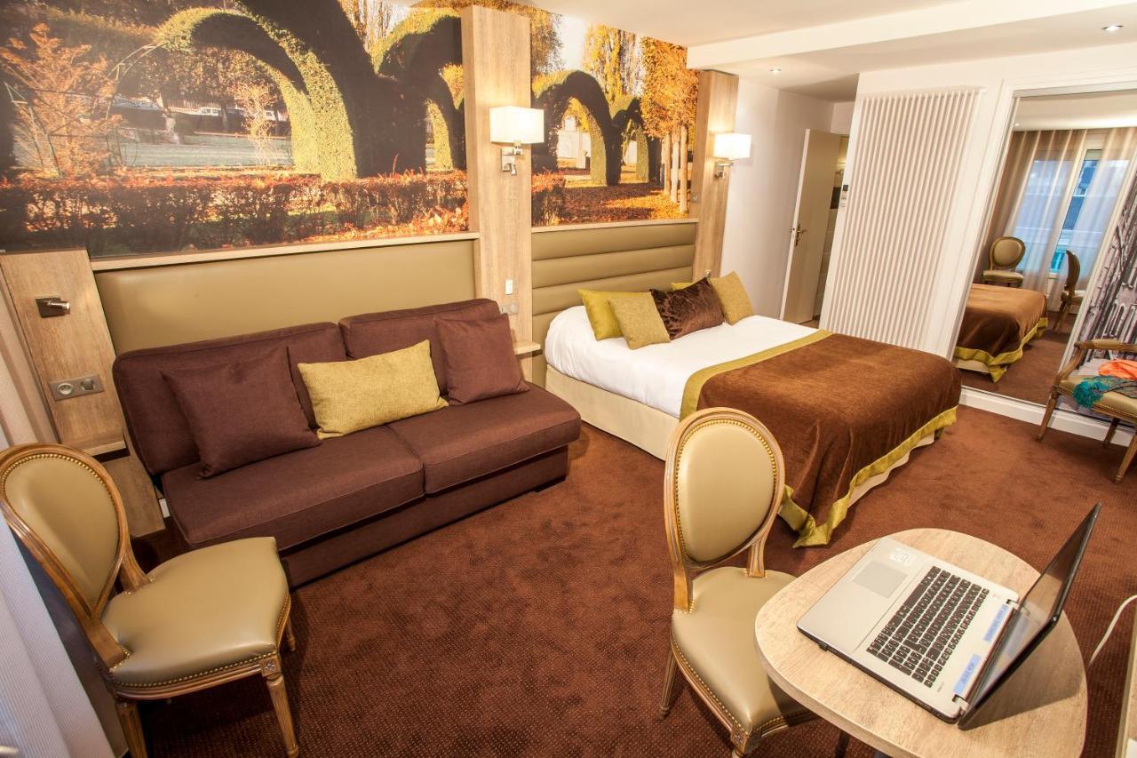 Logis - Le Christina Hotel Bourges Bagian luar foto