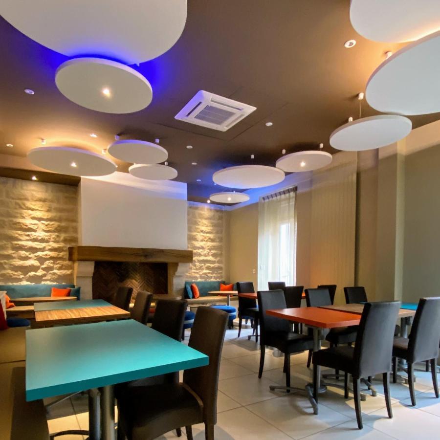 Logis - Le Christina Hotel Bourges Bagian luar foto