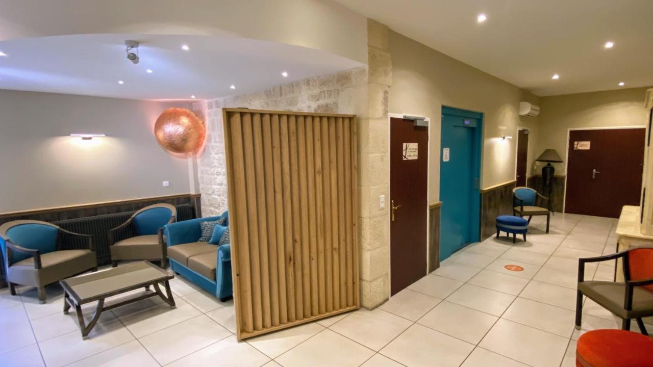 Logis - Le Christina Hotel Bourges Bagian luar foto
